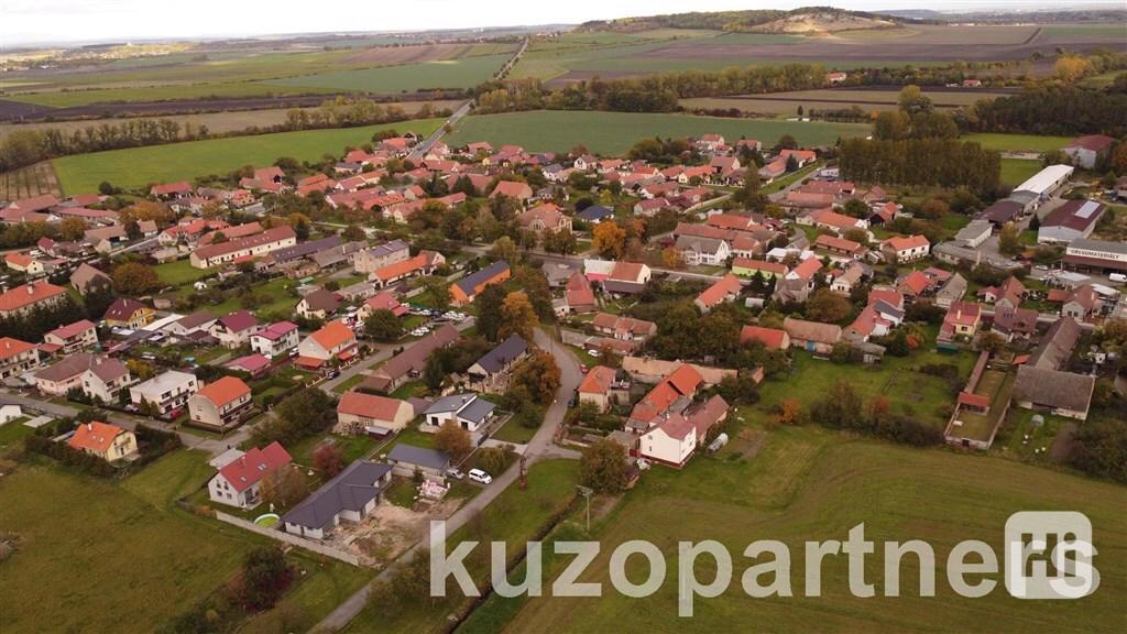 Prodej krásného pozemku k bydlení v Odřepsech u Poděbrad, 2 073m2 - foto 7