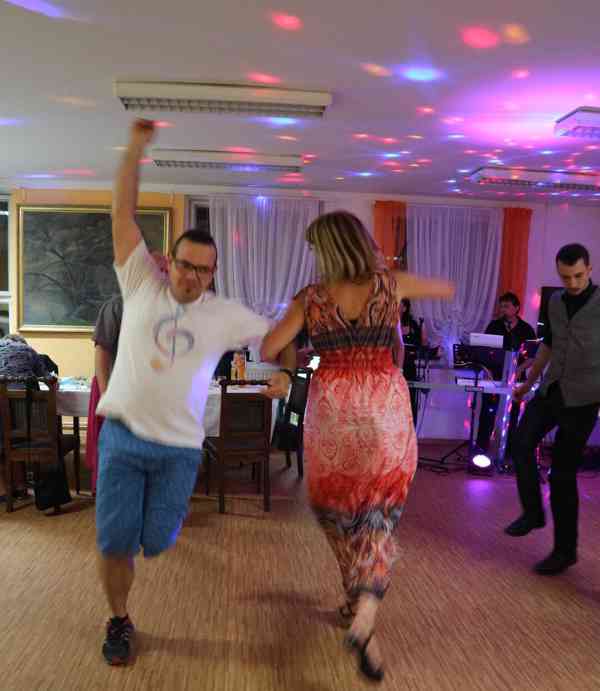 ŽIVÁ HUDBA + DJ. NA OSLAVY, SVATBY, PLESY - ZLÍNSKÝ KRAJ - foto 2