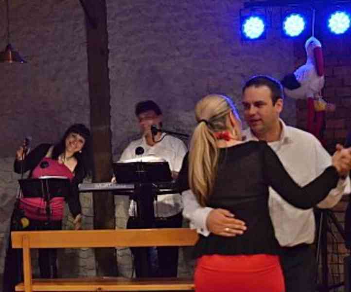 ŽIVÁ HUDBA + DJ. NA OSLAVY, SVATBY, PLESY - ZLÍNSKÝ KRAJ - foto 7