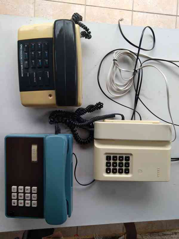 telefonní přístroje tlačítkové (pevná linka) historické  - foto 1