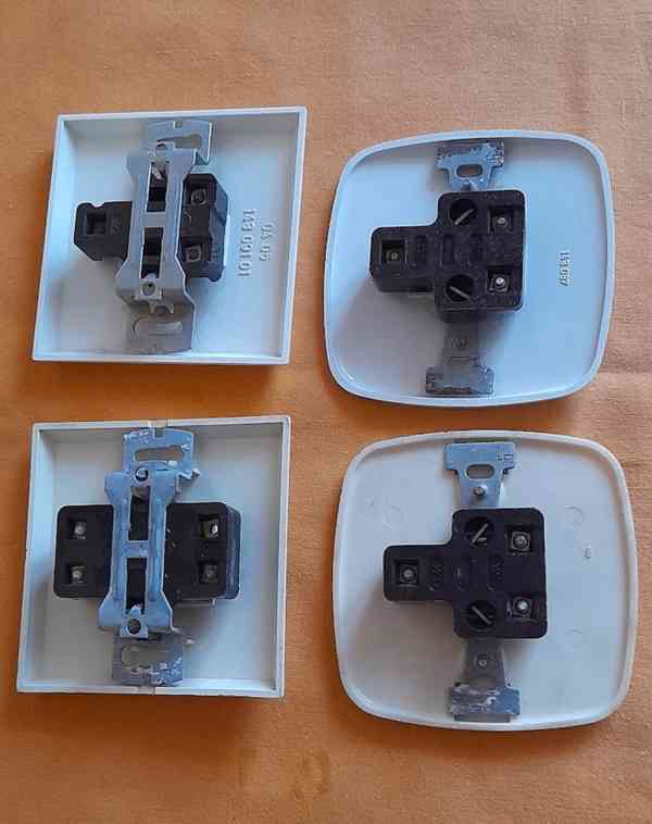 zásuvky a vypínače - foto 4