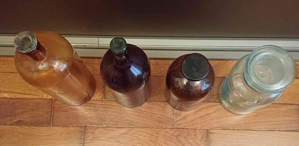 Lékárenské lahve skleněné s broušeným hrdlem - foto 4