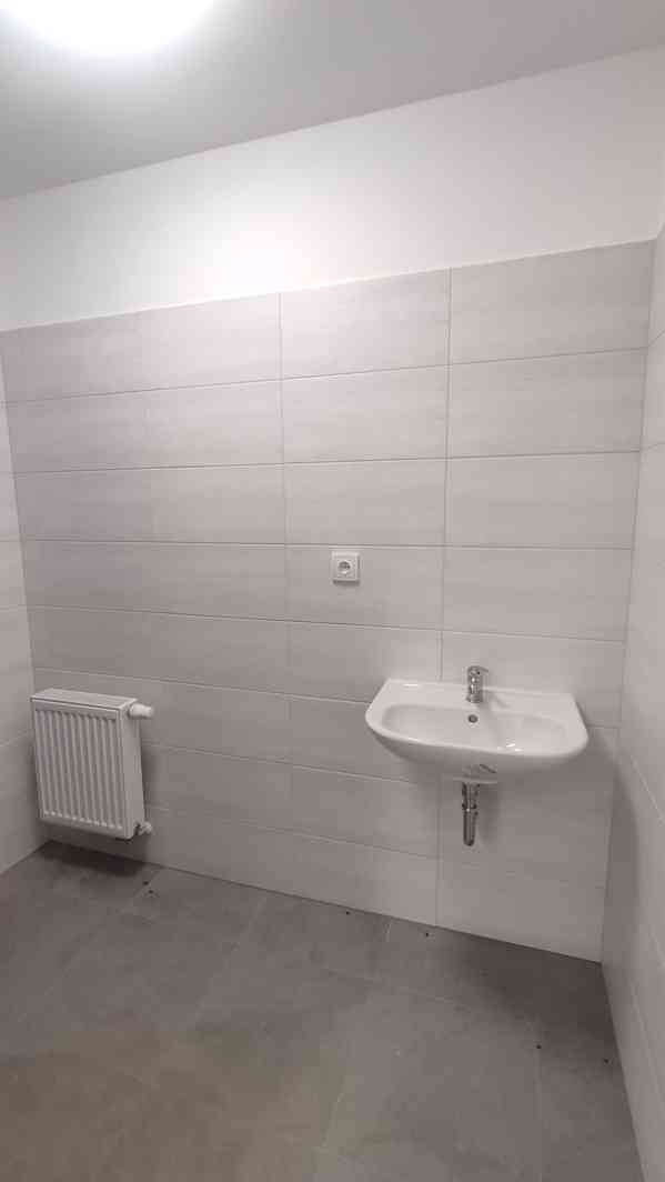 K pronájmu nové komerční prostory v Hevlíně - foto 5