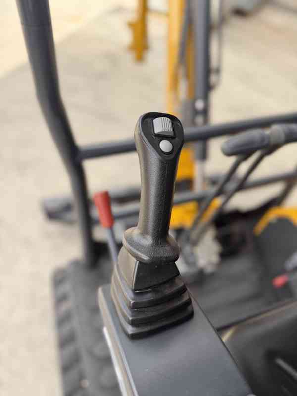 MINIBAGR SHANTUI SE17SR - 1,8t, motor Kubota, Euro 5 - foto 10