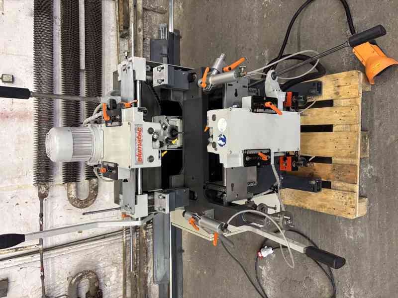 elumatec KF 178/03 Třívřetenová kopírovací fréza  - foto 4