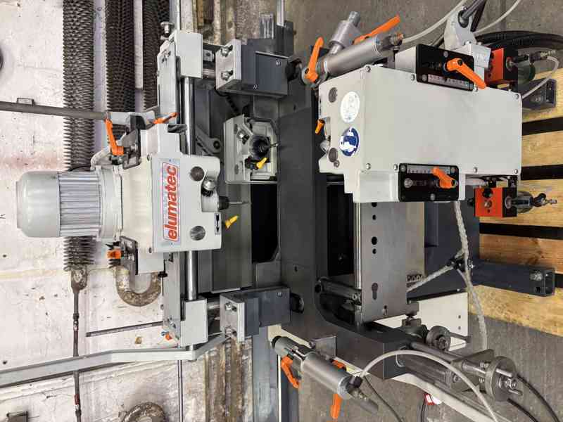 elumatec KF 178/03 Třívřetenová kopírovací fréza  - foto 9