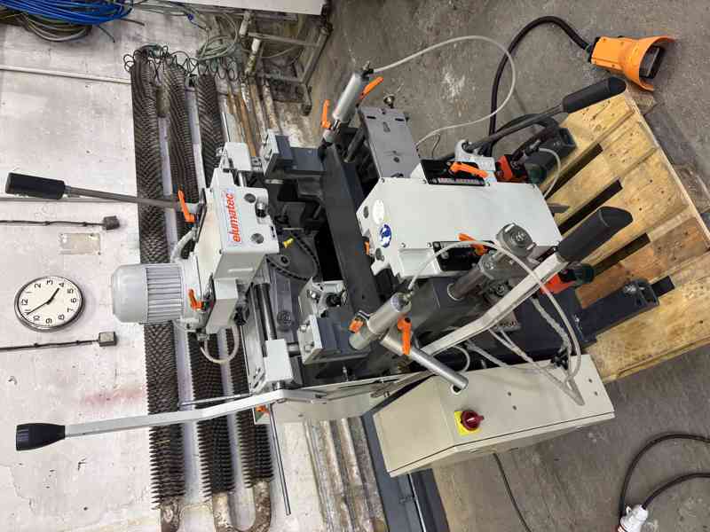 elumatec KF 178/03 Třívřetenová kopírovací fréza  - foto 6