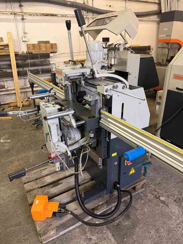 elumatec KF 178 Třívřetenová kopírovací fréza  - foto 6