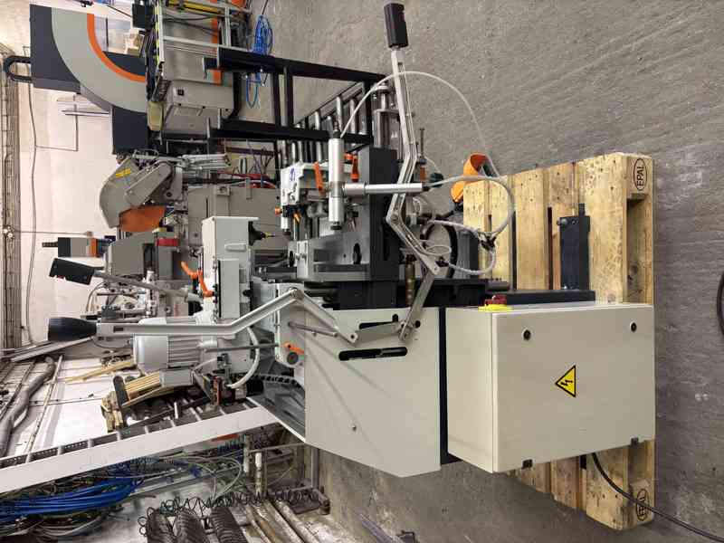 elumatec KF 178/03 Třívřetenová kopírovací fréza  - foto 10