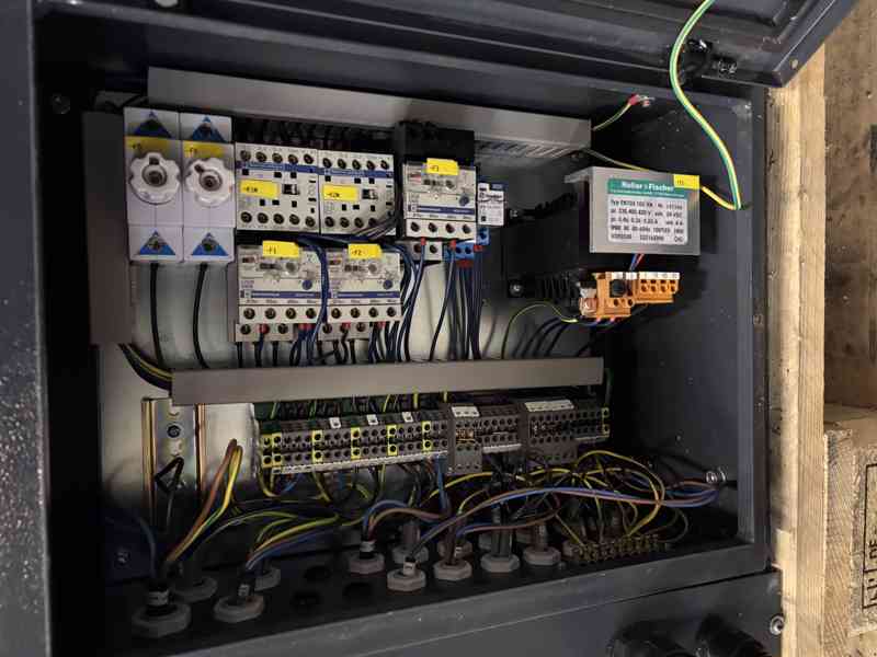 elumatec KF 178/03 Třívřetenová kopírovací fréza  - foto 13