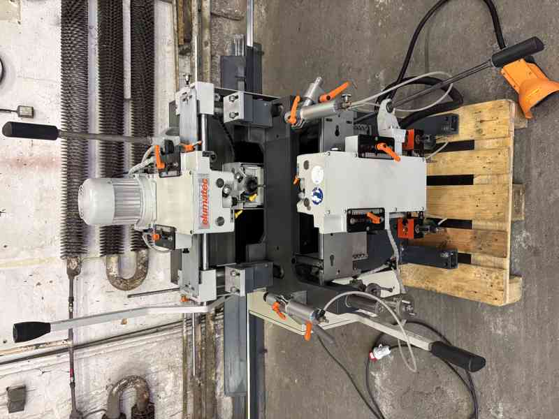 elumatec KF 178/03 Třívřetenová kopírovací fréza  - foto 5