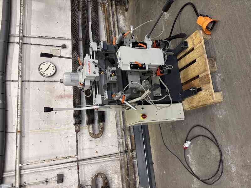 elumatec KF 178/03 Třívřetenová kopírovací fréza  - foto 3