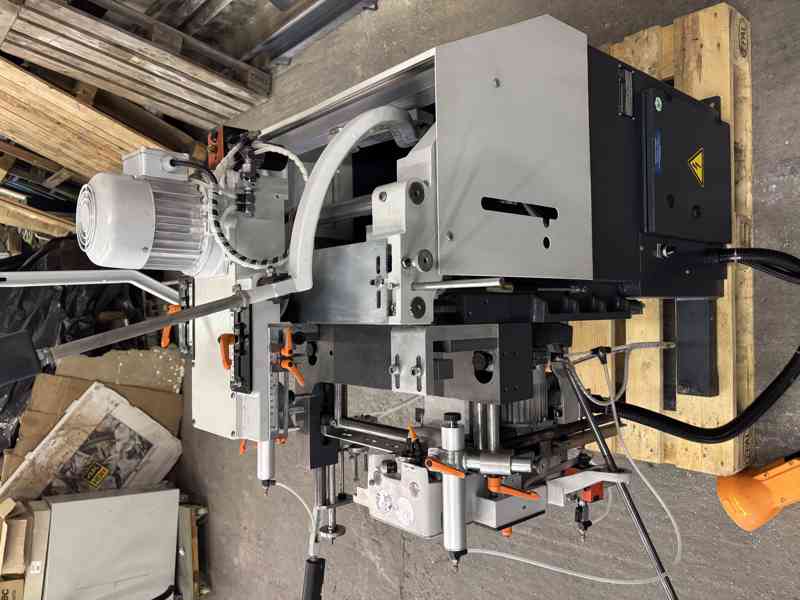 elumatec KF 178/03 Třívřetenová kopírovací fréza  - foto 11