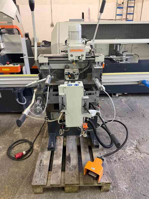 elumatec KF 178 Třívřetenová kopírovací fréza  - foto 7