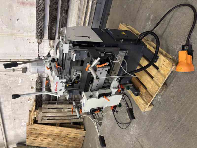 elumatec KF 178/03 Třívřetenová kopírovací fréza  - foto 7