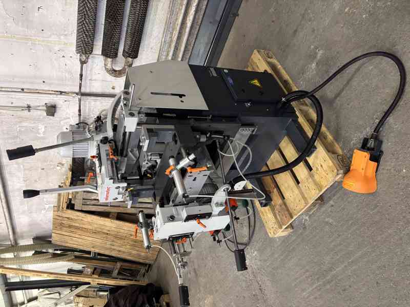 elumatec KF 178/03 Třívřetenová kopírovací fréza  - foto 8