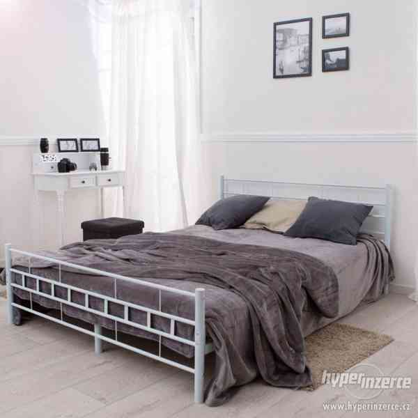 Luxusní kovová postel 140x200 - bílá rovná - foto 2