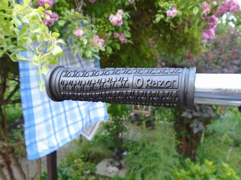 Razor A5 Air Odrážecí koloběžka černá pěkná PC: 2700 Kč - foto 3