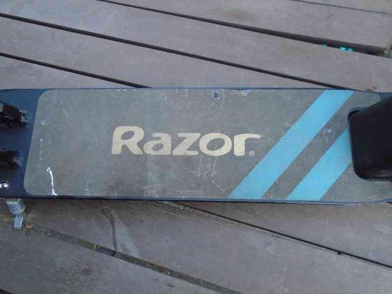 Razor A5 Air Odrážecí koloběžka černá pěkná PC: 2700 Kč - foto 16