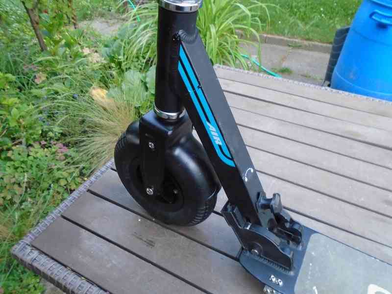 Razor A5 Air Odrážecí koloběžka černá pěkná PC: 2700 Kč - foto 14