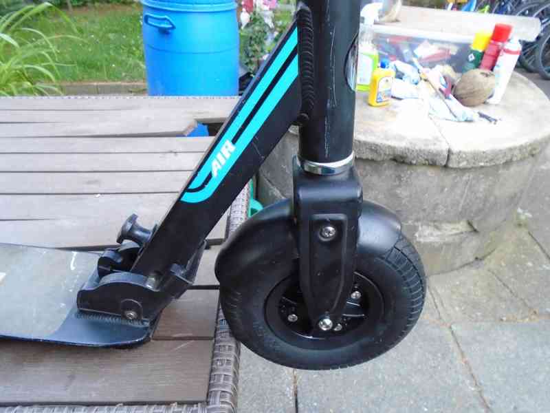 Razor A5 Air Odrážecí koloběžka černá pěkná PC: 2700 Kč - foto 8
