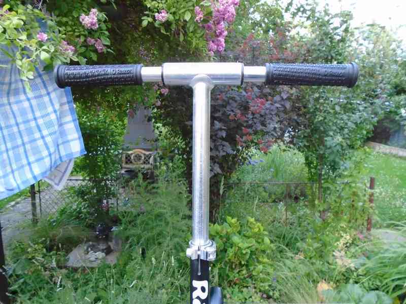 Razor A5 Air Odrážecí koloběžka černá pěkná PC: 2700 Kč - foto 2