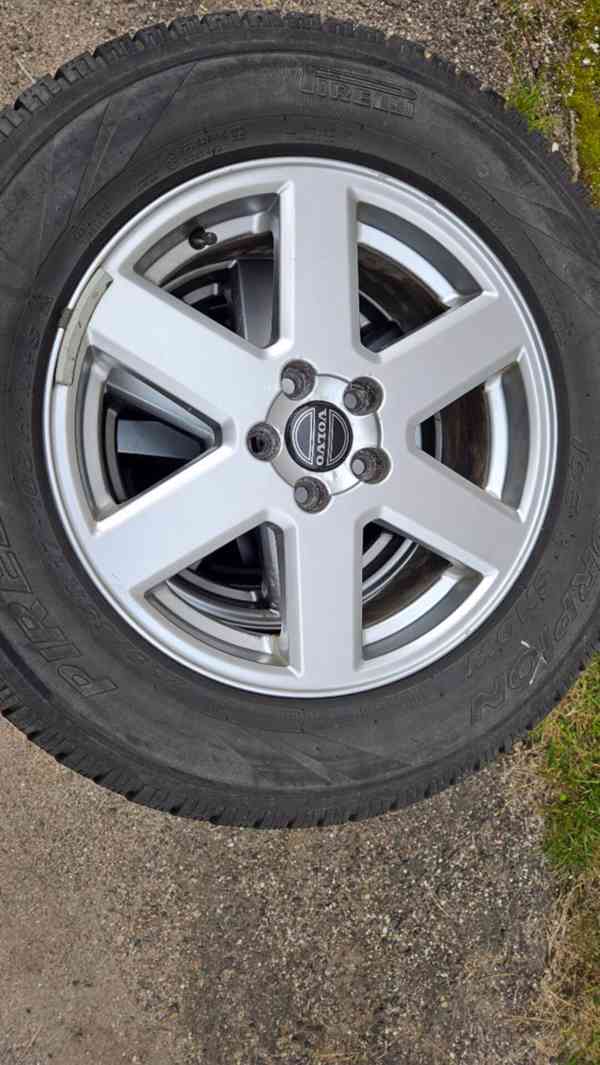 🛞 Originální alu kola Volvo XC90 17″ s pneu Pirelli  Prodám - foto 1