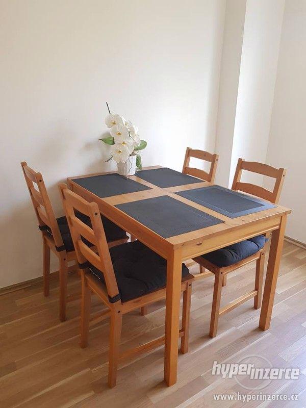 Jídelní stůl + 4 židle - TOP STAV - foto 1