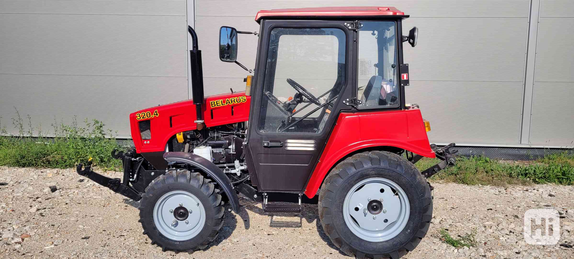 Prodam traktor Belarus 320 z čelní hydravlikou. - foto 1