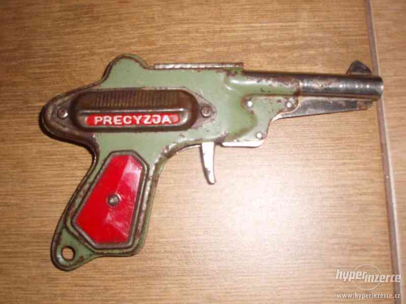 Staré kovové hračky - pistolka - Precyzja,  hrající mlýnek - foto 1