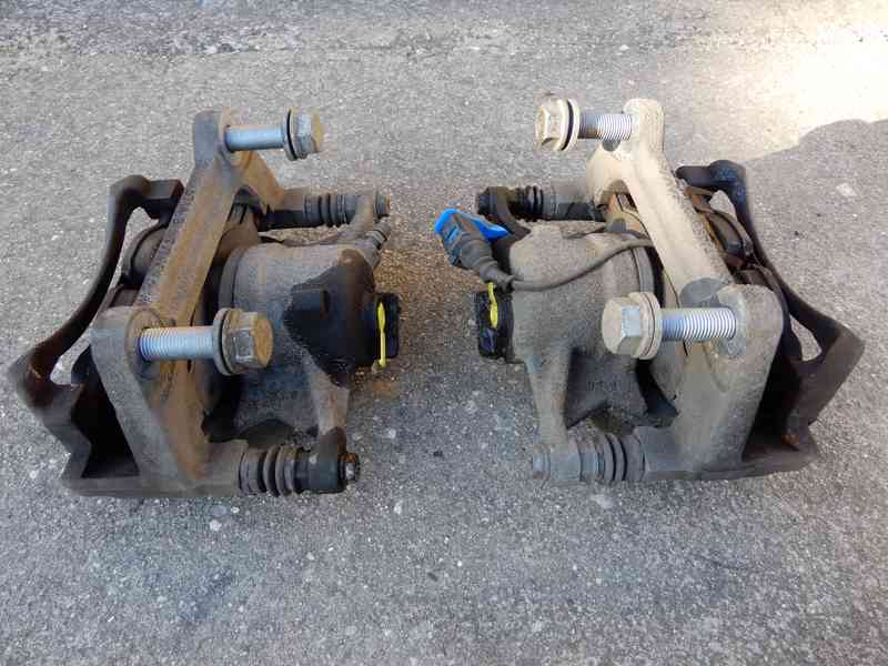 Přední brzdič Škoda - foto 3