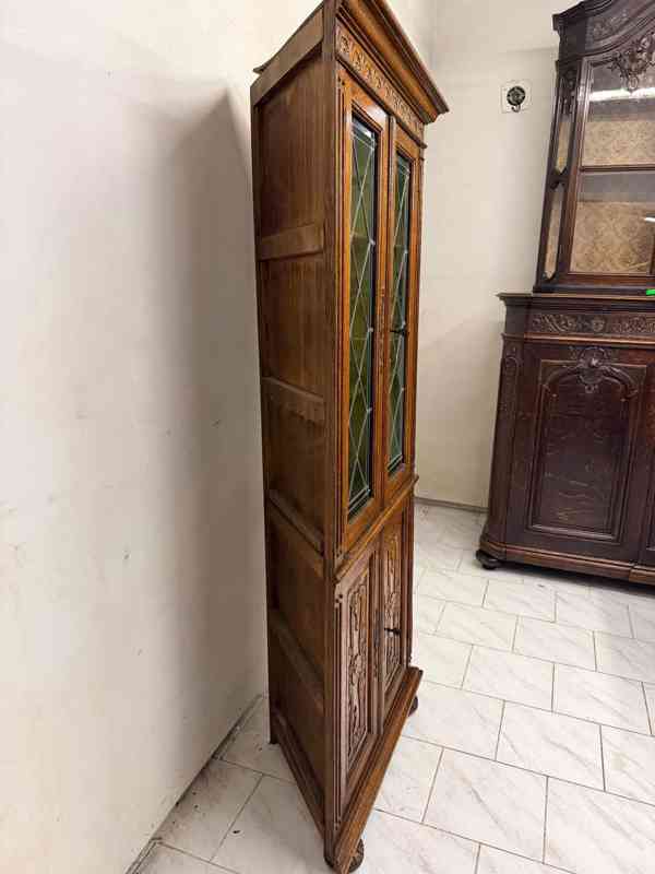 Starožitná rohová vitrína - foto 5