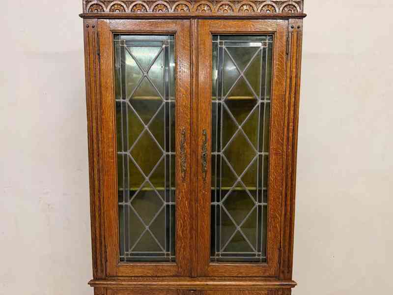 Starožitná rohová vitrína - foto 3