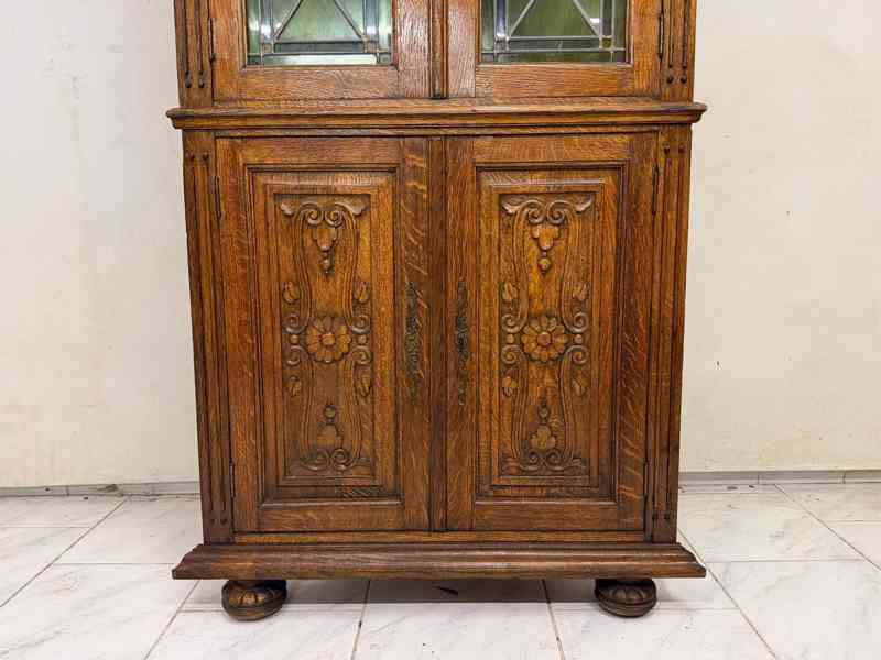 Starožitná rohová vitrína - foto 4