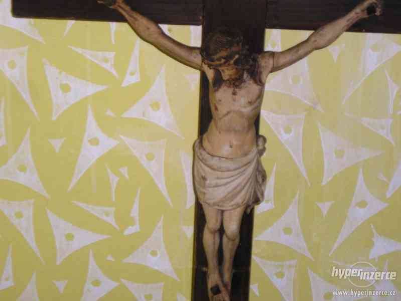 Kříž s Ježíšem. - foto 2