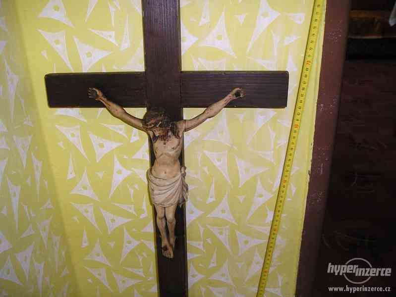Kříž s Ježíšem. - foto 4