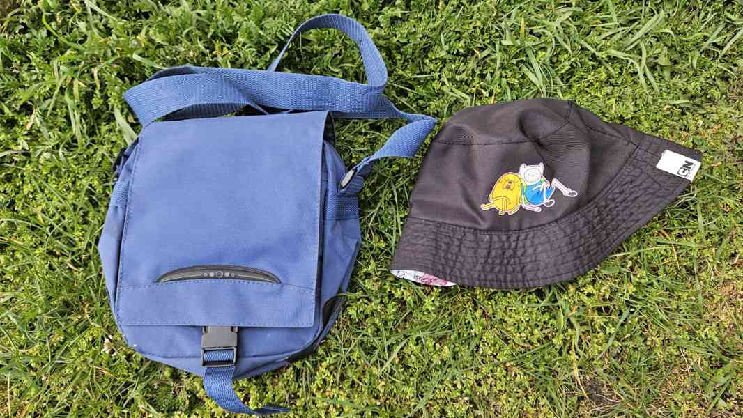 Dětský klobouček a taška přes rameno, cena za vše dohromady