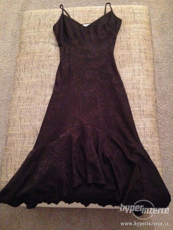 Prodám černé šaty s fialovými odlesky - foto 1