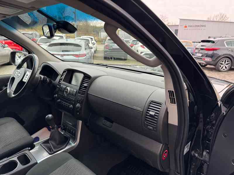 Nissan Pathfinder 2.5 dCi 4x4 Exclusive SE 140kw - foto 17