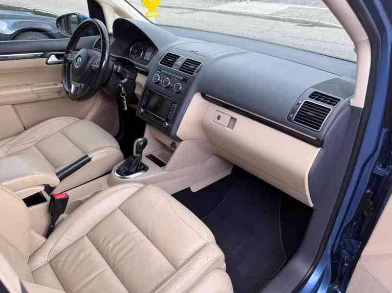 Volkswagen Touran 2,0 TDI Highline DSG 103kw - foto 12