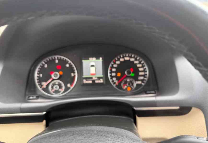 Volkswagen Touran 2,0 TDI Highline DSG 103kw - foto 19