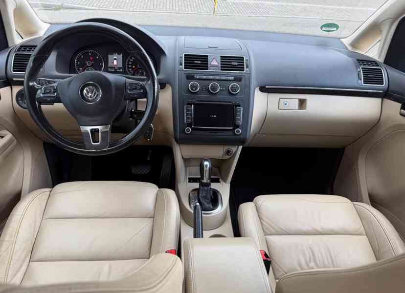 Volkswagen Touran 2,0 TDI Highline DSG 103kw - foto 10