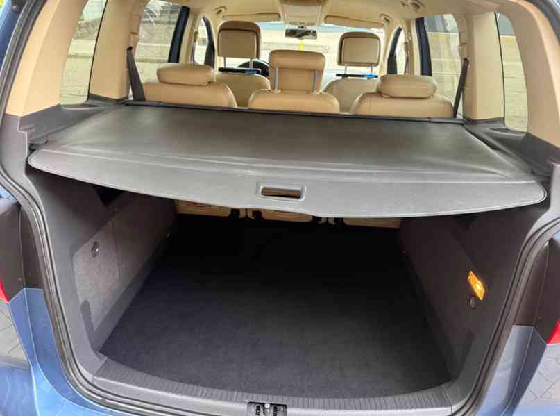 Volkswagen Touran 2,0 TDI Highline DSG 103kw - foto 16