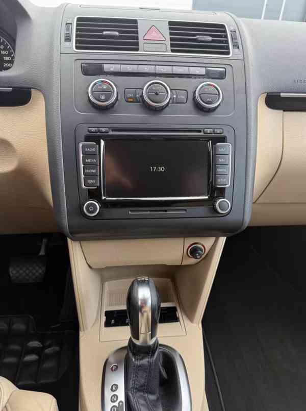 Volkswagen Touran 2,0 TDI Highline DSG 103kw - foto 18