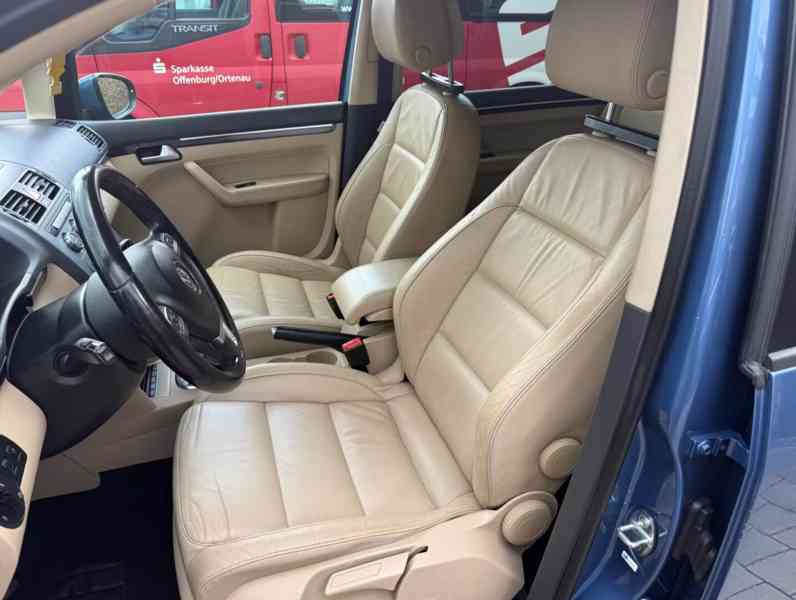 Volkswagen Touran 2,0 TDI Highline DSG 103kw - foto 13