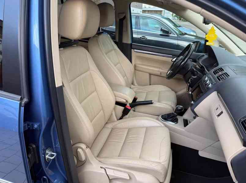 Volkswagen Touran 2,0 TDI Highline DSG 103kw - foto 14