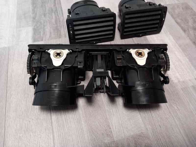 Výdechy, mřížka topení Octavia I - foto 10