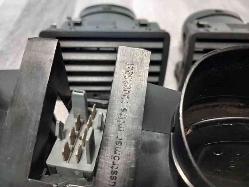 Výdechy, mřížka topení Octavia I - foto 8