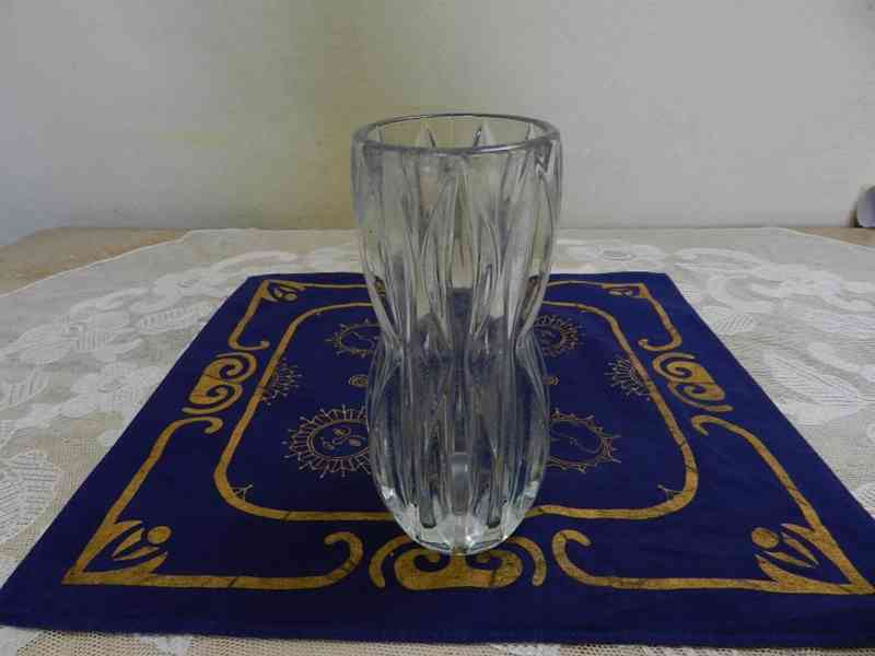 Váza z čirého skla