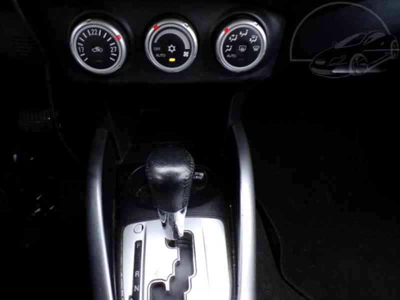 Mitsubishi Outlander 2,4 i AUTOMAT,LPG,TAŽNÉ ZAŘÍZENÍ - foto 7